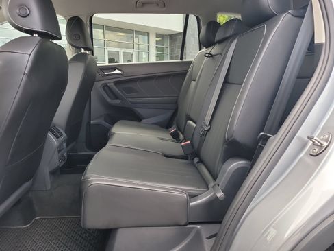 Used 2023 Volkswagen Tiguan SE FWD image 9