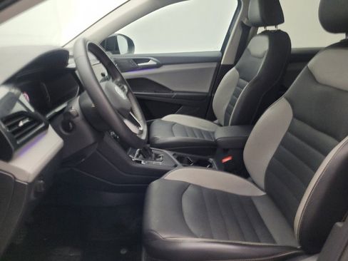 Used 2022 Volkswagen Taos SEL w/ Panoramic Sunroof Package FWD image 17