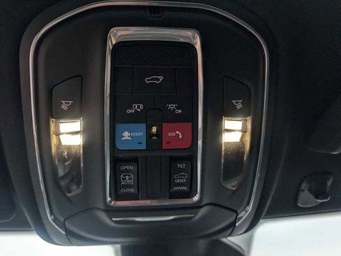 Used 2024 Jeep Grand Cherokee L Altitude image 14