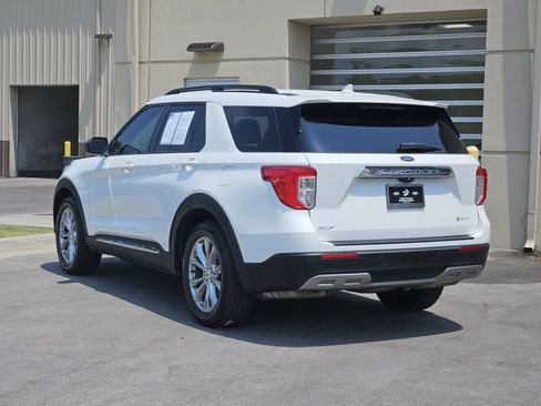 Used 2022 Ford Explorer XLT w/ Equipment Group 202A RWD image 3