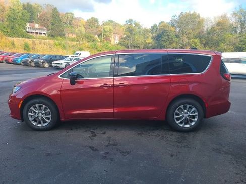 New 2026 Chrysler Pacifica Select image 2