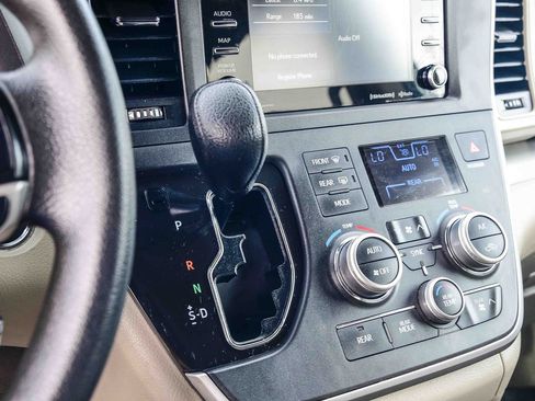 Certified 2020 Toyota Sienna LE image 23