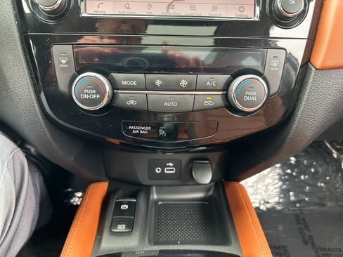 Used 2019 Nissan Rogue SL w/ Premium Package AWD/4WD image 19