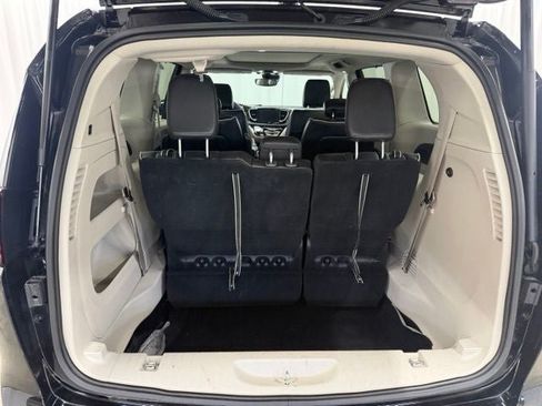 Used 2024 Chrysler Pacifica Limited FWD image 23