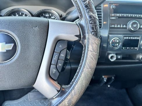 Used 2010 Chevrolet Silverado 2500 LT w/ Interior Plus Package image 6