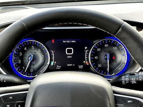 Used 2023 Chrysler Pacifica Limited image 26