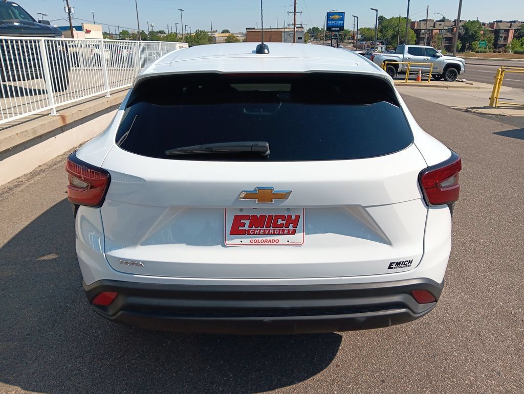 Used 2026 Chevrolet Trax LS FWD image 4