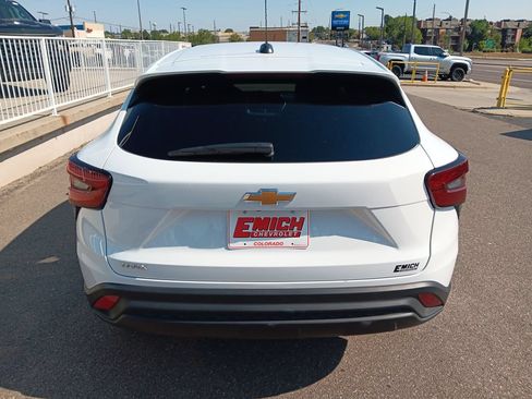 Used 2026 Chevrolet Trax LS FWD image 4