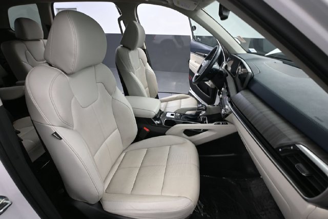 Used 2024 Kia Telluride EX w/ EX Captain's Chair Package AWD/4WD image 45