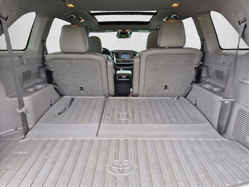 Used 2018 Toyota Highlander Limited Platinum AWD/4WD image 6