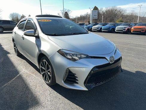 Used 2019 Toyota Corolla SE w/ SE Premium Package image 4