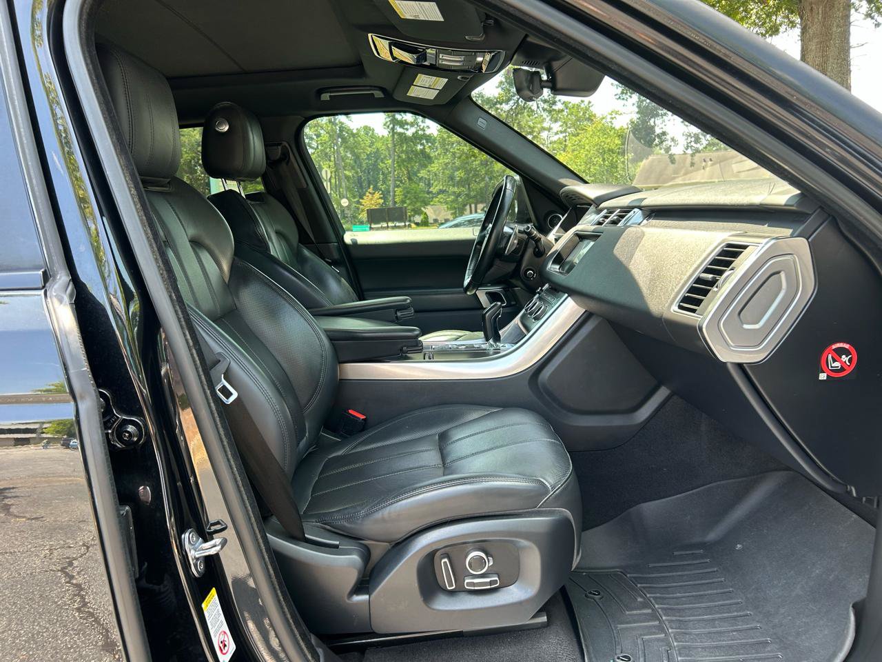 Used 2017 Land Rover Range Rover Sport AWD/4WD image 23