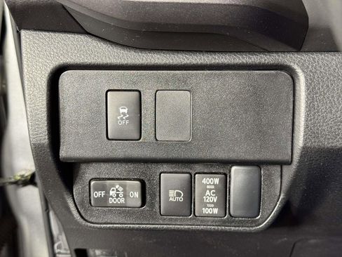 Used 2022 Toyota Tacoma TRD Off-Road AWD/4WD image 19