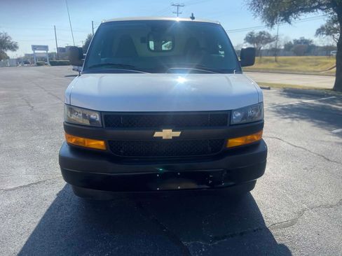 Used 2019 Chevrolet Express 2500 RWD image 2