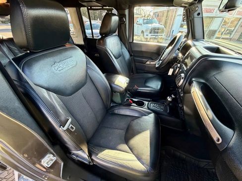 Used 2016 Jeep Wrangler Unlimited Sahara AWD/4WD image 11