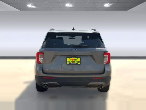 Used 2022 Ford Explorer XLT w/ Equipment Group 202A RWD image 10
