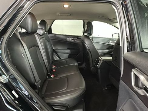 Used 2025 Kia Sportage EX FWD image 30