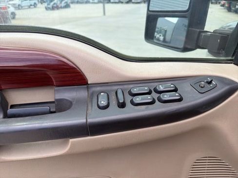 Used 2005 Ford F250 Lariat image 10