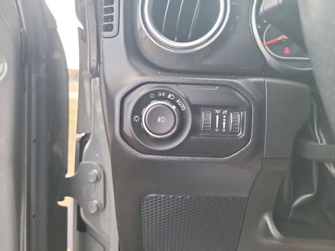 Used 2022 Jeep Wrangler Unlimited Rubicon w/ Xtreme Recon 35" Tire Package image 16