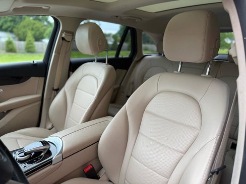 Used 2018 Mercedes-Benz GLC 300 4MATIC image 28