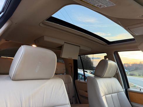 Used 2008 Lincoln Navigator 4WD image 25