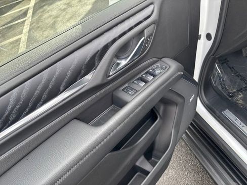 Used 2024 GMC Yukon XL Denali image 6