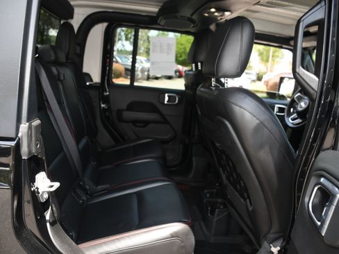 Used 2022 Jeep Gladiator Rubicon w/ Cold Weather Group AWD/4WD image 18