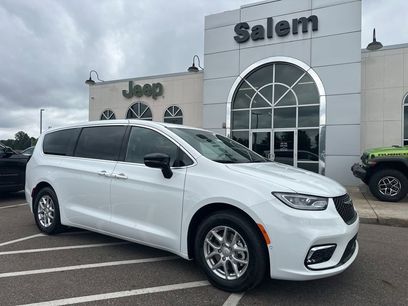 New 2026 Chrysler Pacifica Select