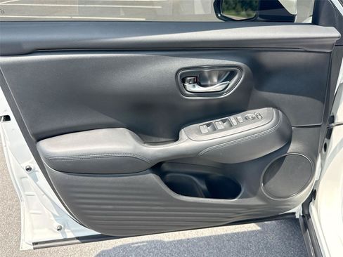 Certified 2025 Honda HR-V LX image 15