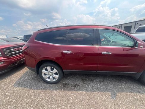 Used 2017 Chevrolet Traverse LT w/ Traveler's Package FWD image 9