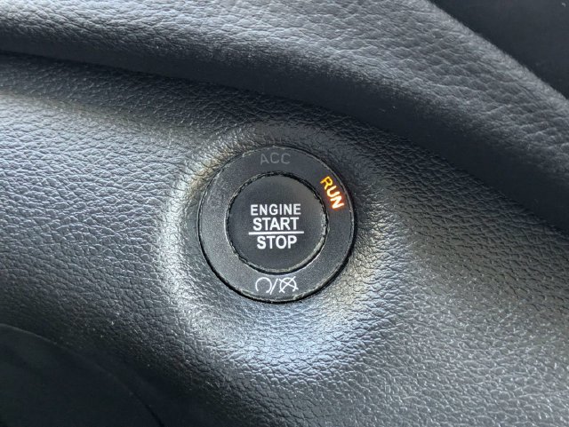 Used 2019 Jeep Cherokee Latitude Plus FWD image 28