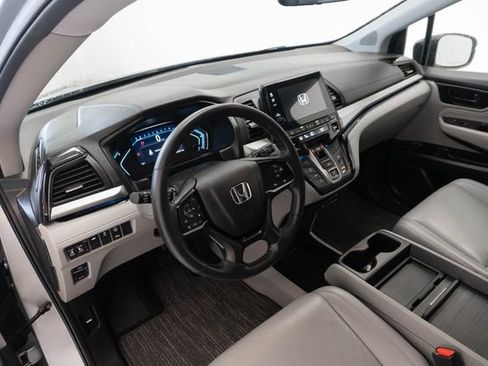 Certified 2023 Honda Odyssey Touring image 3