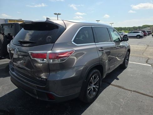 Used 2016 Toyota Highlander XLE AWD/4WD image 4