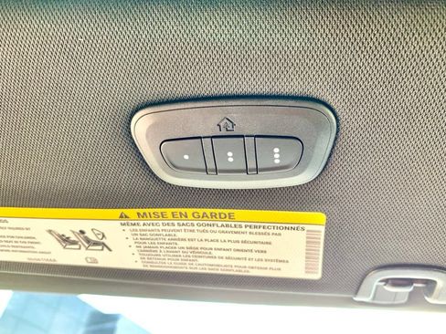 Used 2025 Chrysler Pacifica Limited FWD image 43