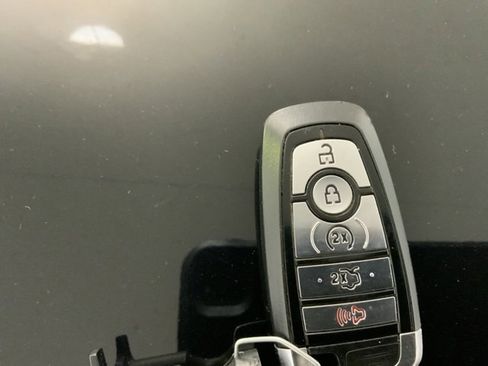 Used 2019 Ford Edge Titanium image 42