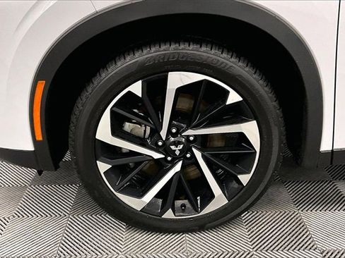 Used 2024 Mitsubishi Outlander SE image 9