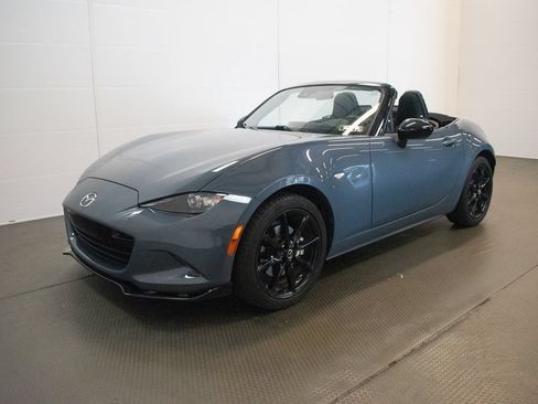 Used 2021 MAZDA MX-5 Miata Club RWD image 8