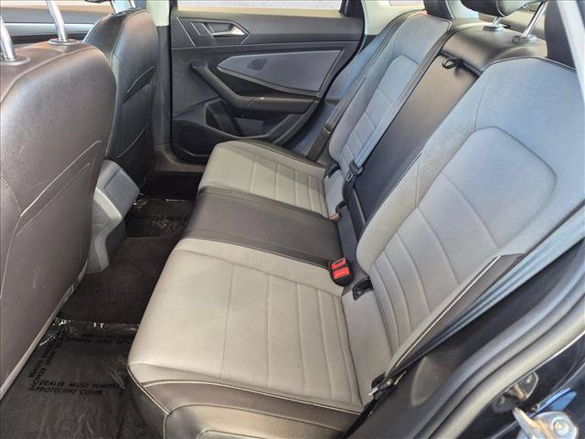Used 2025 Volkswagen Jetta SE FWD image 24