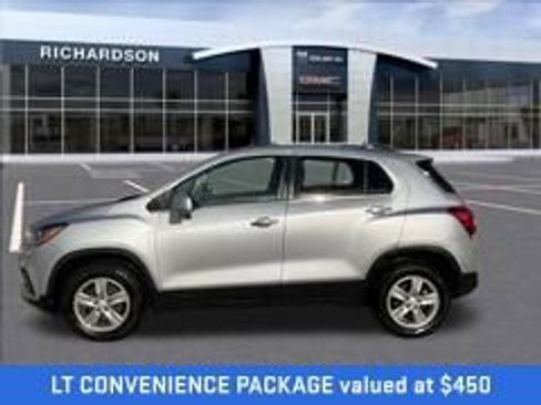 Used 2019 Chevrolet Trax LT w/ LT Convenience Package AWD/4WD image 2
