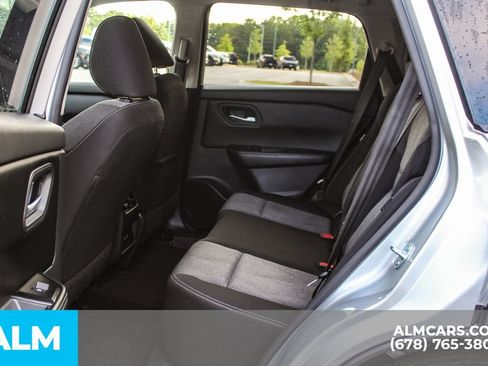 Used 2025 Nissan Rogue SV FWD image 17