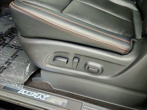 Used 2024 Nissan Titan PRO-4X w/ Pro-4x Convenience Package AWD/4WD image 11