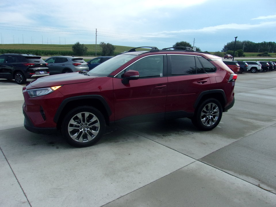 Used 2021 Toyota RAV4 XLE Premium AWD/4WD image 6