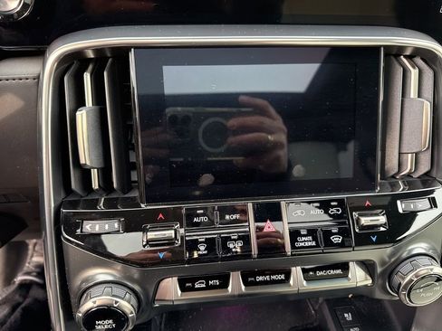 Used 2024 Lexus LX 600 4WD w/ Appearance Package image 14