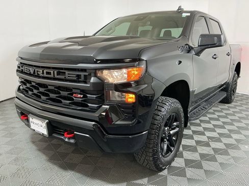 Used 2024 Chevrolet Silverado 1500 Custom Trail Boss w/ LPO, Dark Essentials Package AWD/4WD image 2