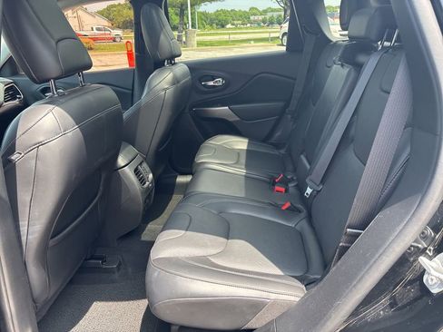 Used 2019 Jeep Cherokee Overland AWD/4WD image 38