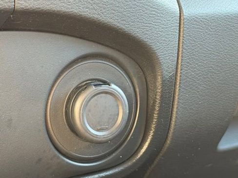 Used 2022 Nissan Frontier SV image 39