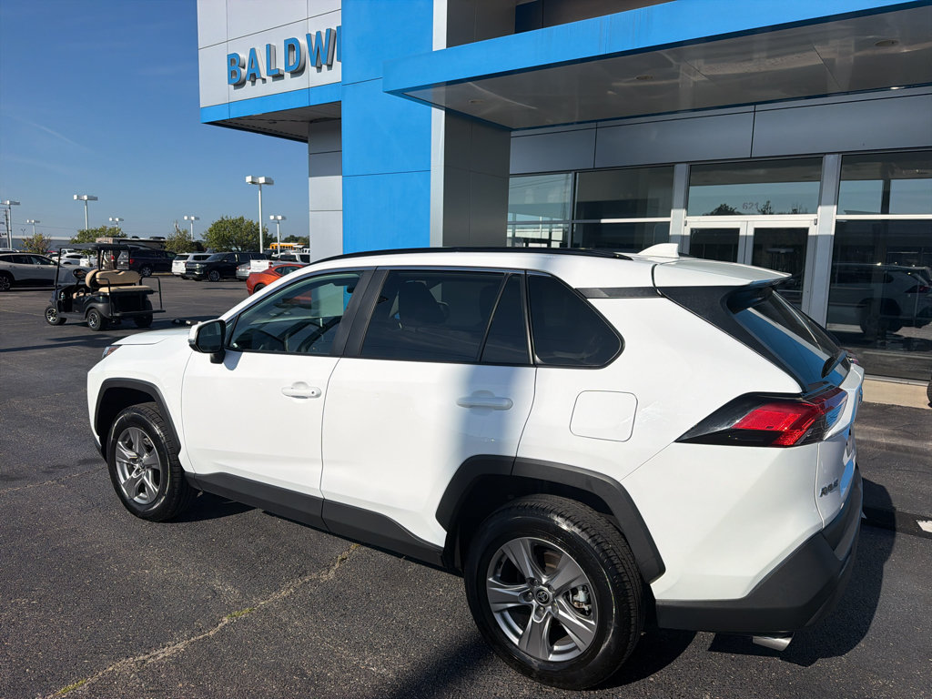Used 2025 Toyota RAV4 XLE AWD/4WD image 7