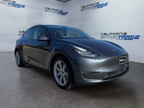 Used 2021 Tesla Model Y Long Range image 3