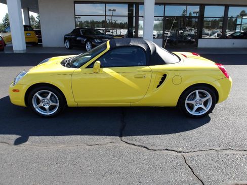 Used 2003 Toyota MR2 RWD image 2