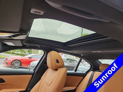 Used 2025 BMW 330i xDrive Sedan w/ M Sport Package image 5